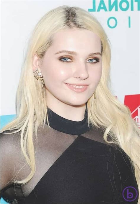 Abigail Breslin Bio, Wiki, Age, Fiance, Zombieland,。